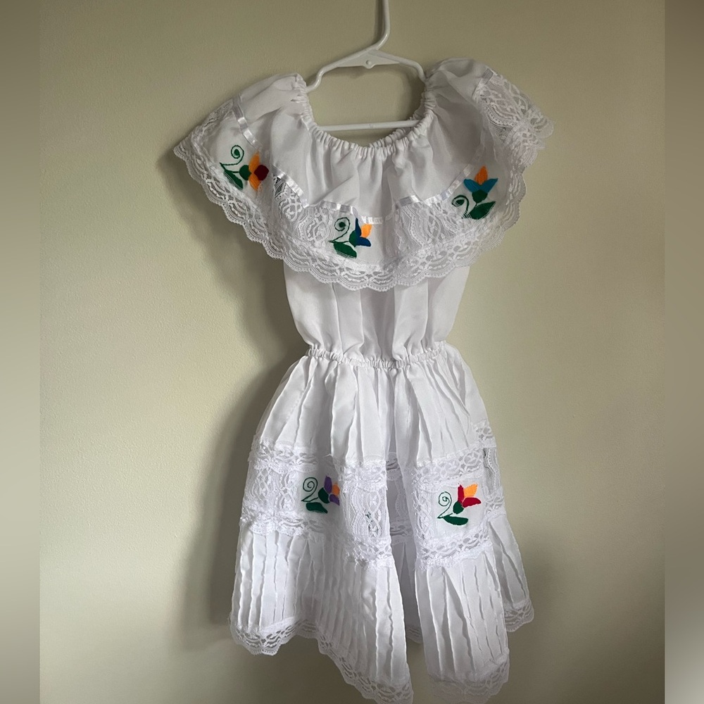 Embroidered Mexican style white dress size 4/4T
